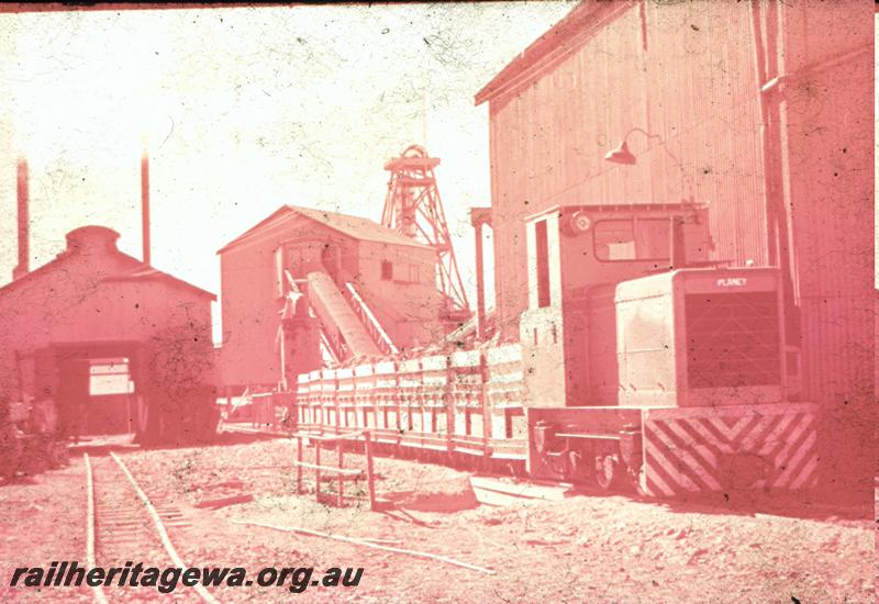 T00624
ARHS Vic Div visit, 2 foot gauge 0-4-0 diesel 