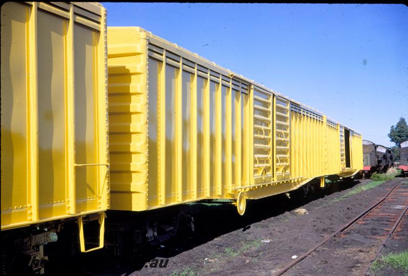 T00822
WVX class Standard Gauge Vans, (later reclassified to WBAX class), newly painted, unlettered
