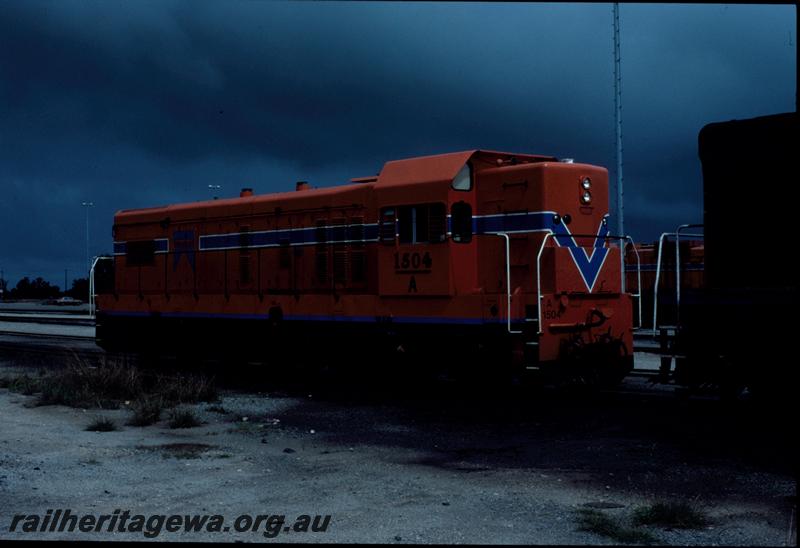 T00992
A class 1504, Westrail orange with blue stripe livery, side and front view
