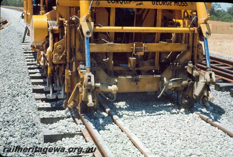 T00999
Plasser Track Tamping vehicle, front view
