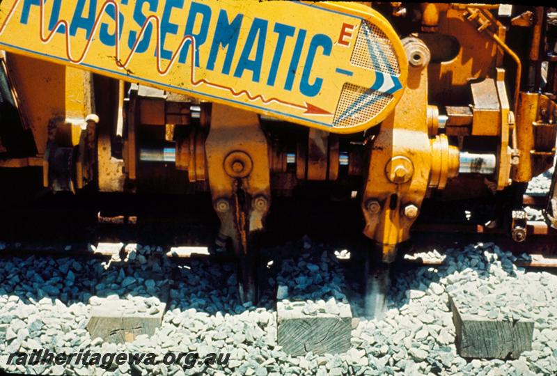 T01000
Plasser Track Tamping vehicle, view of tamping gear
