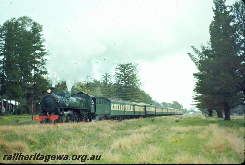 T01006
PM class 730, tour train
