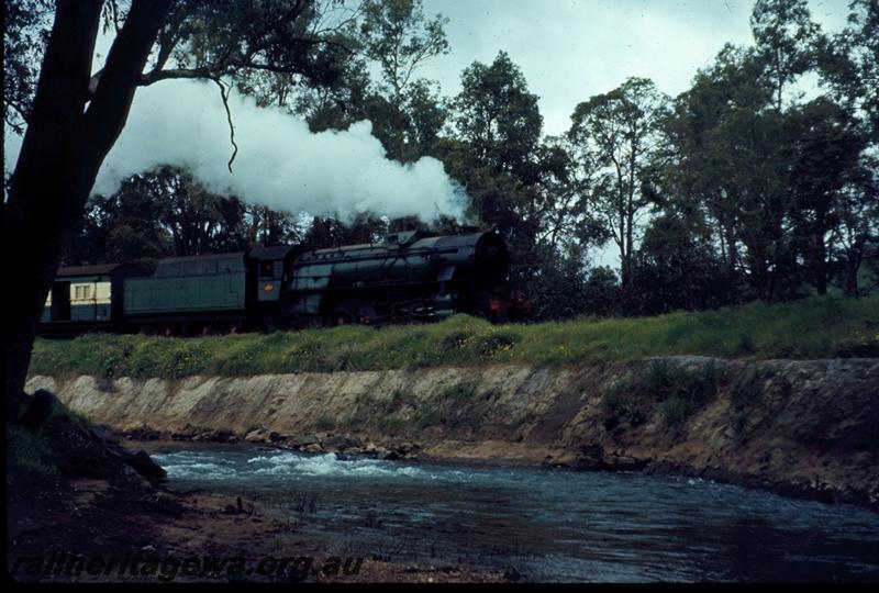 T01013
V class 1204,  NSW Rail Transport Museums Western Endeavour Reso Train  travelling between Collie and Brunswick BN line, at Olive Hill.
