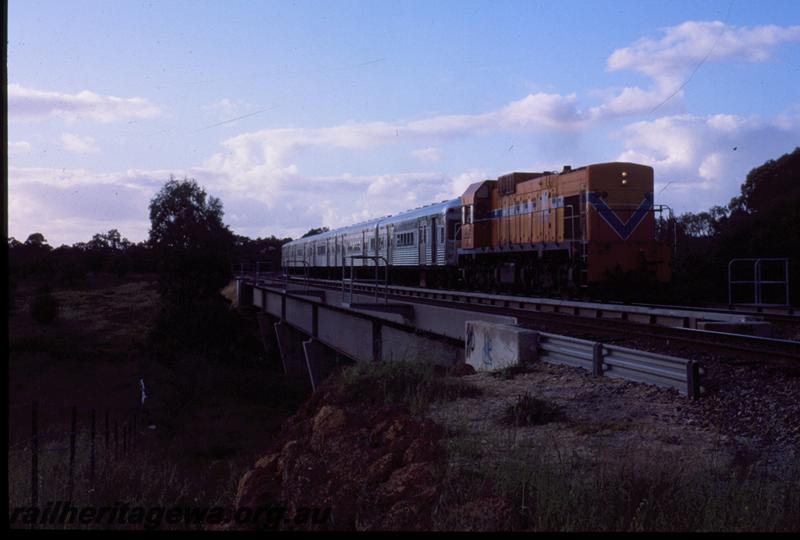 T01025
A class 1512, Queensland carriage set
