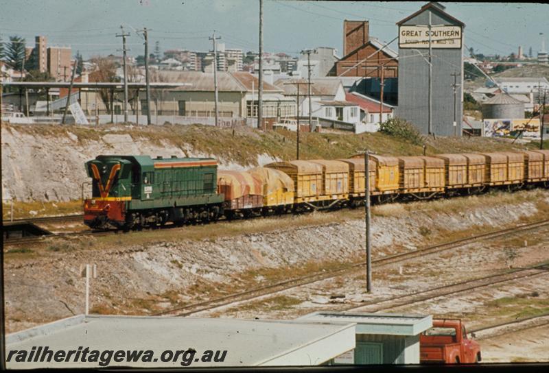 T01044
A class 1506, passing the 
