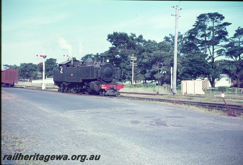 T01064
DM class 583 standing alone  in the yard , signals, relay boxes, Little Davids point lever, Subiaco yard, ER line, side and front view of the loco

