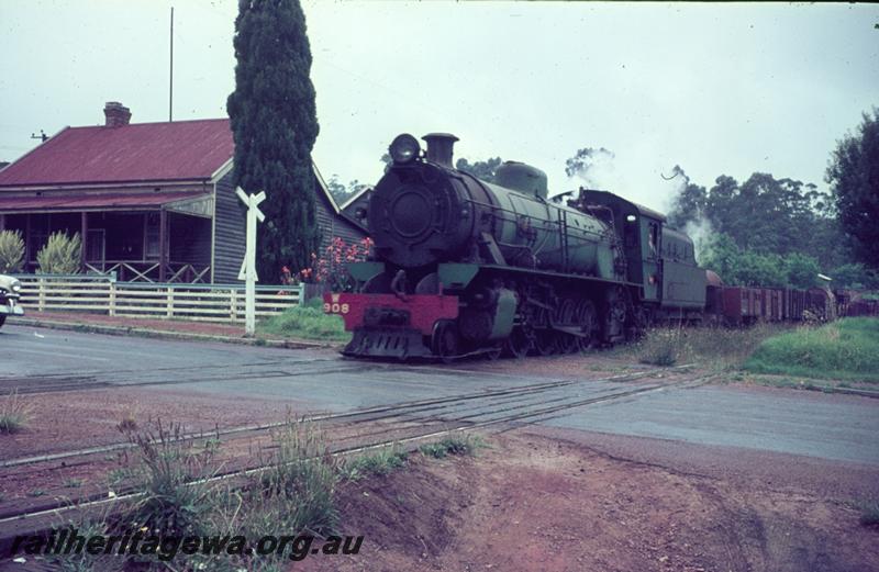 T01123
W class 908, Pemberton, PP line, passing through town
