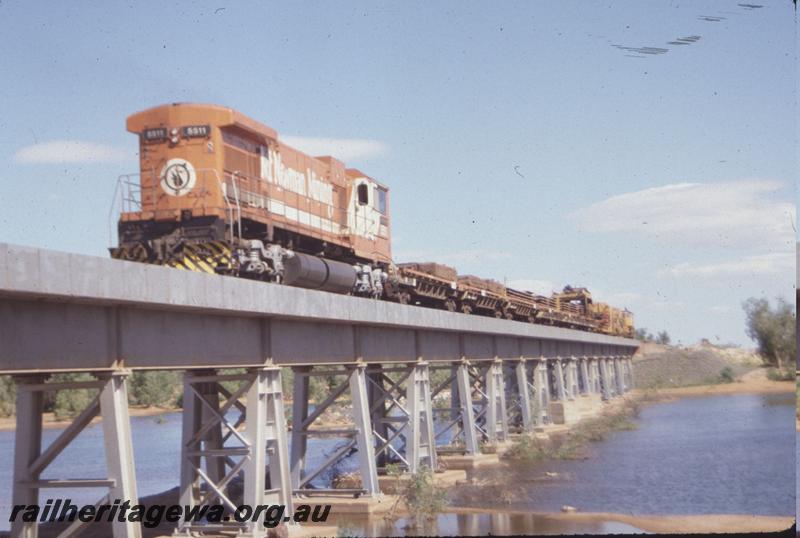 T01652
Mount Newman Mining loco C36-7M class 5511, bridge, work train
