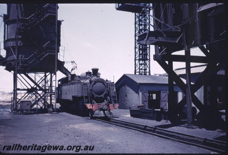 T01926
DM class, coaling tower, being coaled
