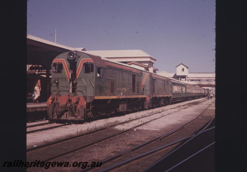 T02051
F classes double headed, Perth Station, on Hotham Valley tour train
