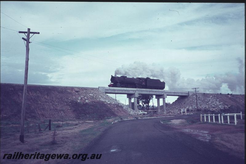 T02388
V class, concrete bridge, light engine
