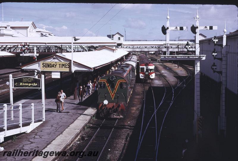 T02543
F class 45 coupled nose to nose to  F class 41 heading an ARHS tour train ready to depart to Dwellingup, Platform 7, crowd on the platform, bracket signals, advertisments for the Sunday Times and Zimpels, Perth Station, elevated view looking down the platform
