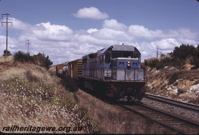 T02688
L class 266, original livery, South Fremantle, freight train
