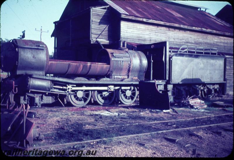 T03089
Millars loco No.61, Jarrahdale, being cut up
