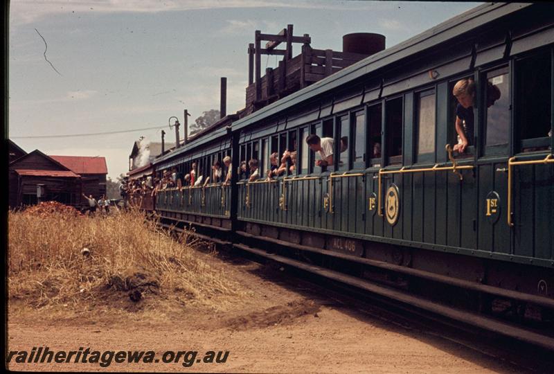 T03117
Vintage Train in the Yarloop workshops
