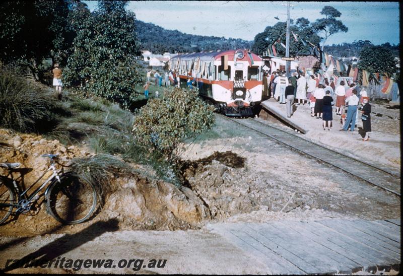T03177
Station, Koongamia, M line, crowd in attendance for the opening of station
