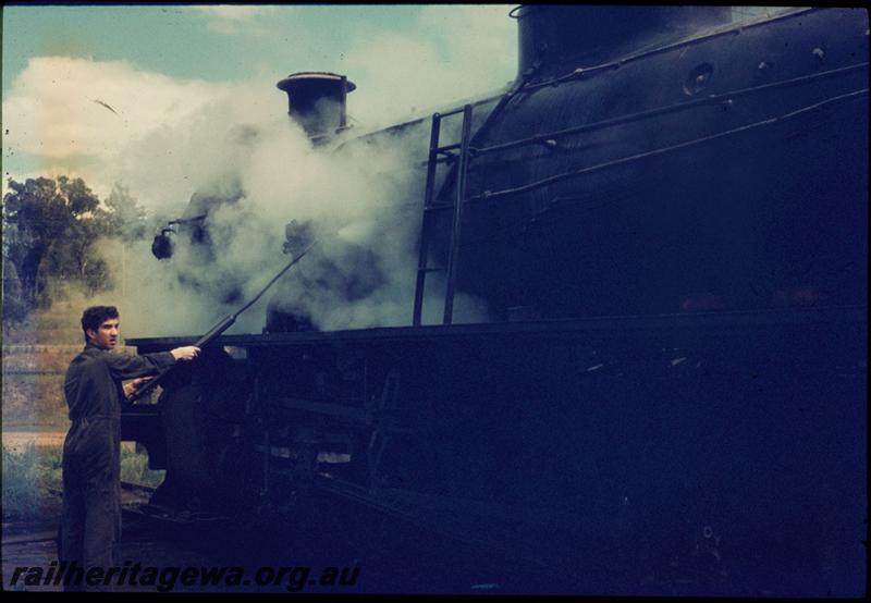 T03310
W class being steam cleaned by a WAGR worker, Collie
