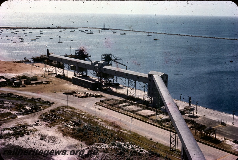 T04351
Geraldton port, wheat loading machinery, conveyor belts, cranes, elevated view from wheat silo
