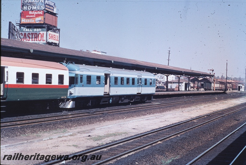 T04558
ADX class 670 , Nanking blue and light grey livery, stainless steel cowcatcher, coupled to an ADA class railcar trailer in the red and white with red stripe livery, ADX 670 ran in this livery from 7.7.1966 to  22.10.1968, Perth Station, ER line, view along the cars, 
