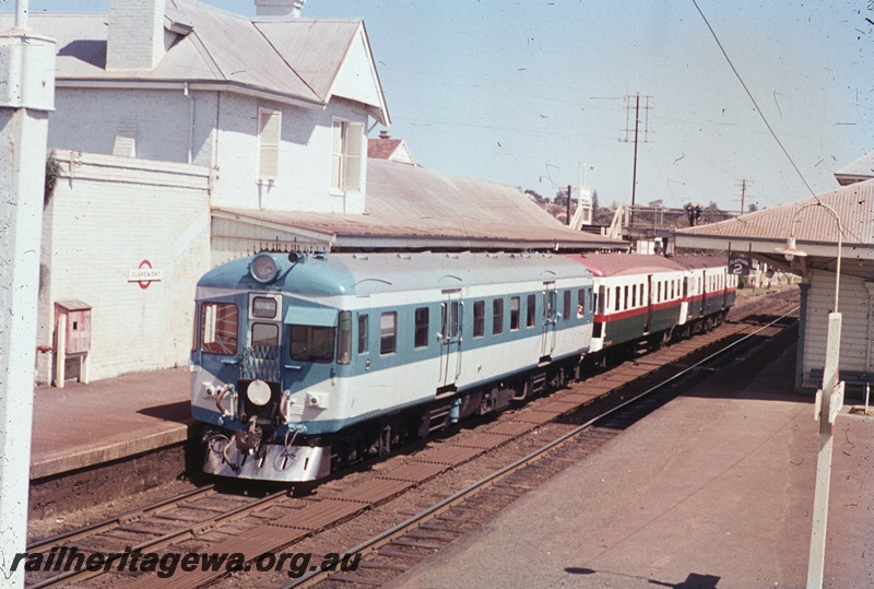 T04561
ADX class 670, Nanking blue and light grey livery, white tail disc, stainless steel cowcatcher, at the rear of a three car set on a  Fremantle bound suburban service at Claremont Station. ER line, view along the train,  ADX 670 ran in this livery from 7.7.1966 to 22.10.1968
