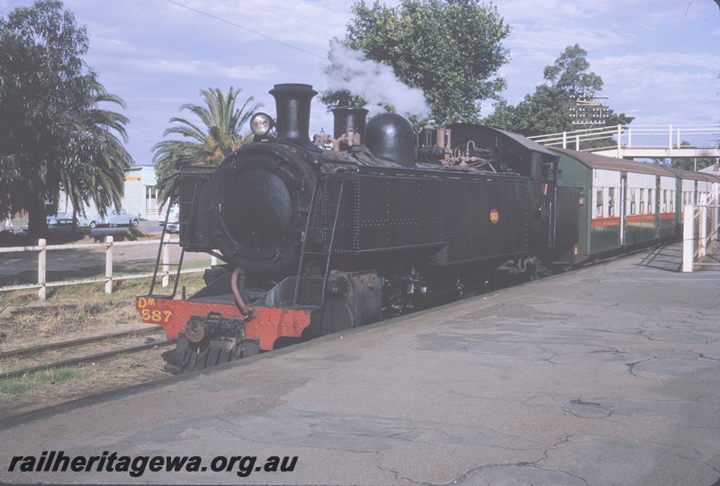 T04591
DM class 587 steam locomotive with a suburban passenger service.
