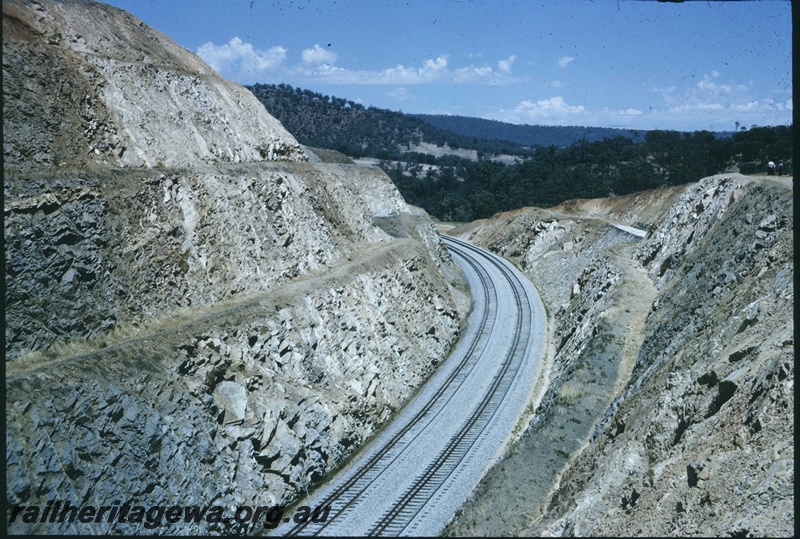 T04615
Windmill Hill cutting in the Avon Valley shortly after the completion of the construction of the tracks.
