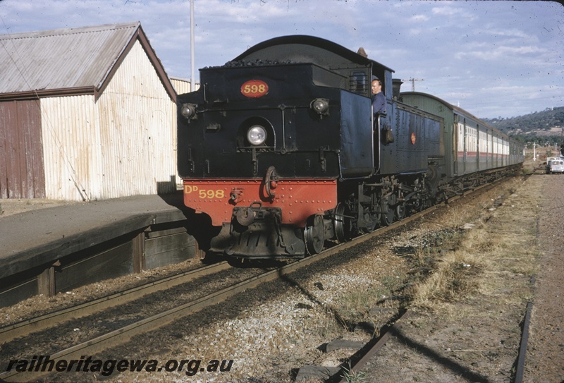 T04628
DD class 598 steam locomotive with a Royal Show special passenger service.
