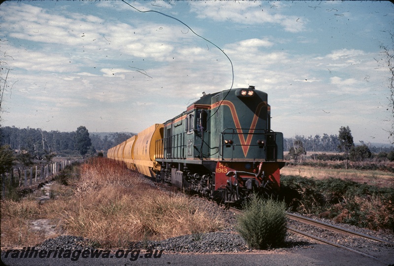 T04957
RA class 1913, on woodchip train, road crossing, near Kirup, PP line
