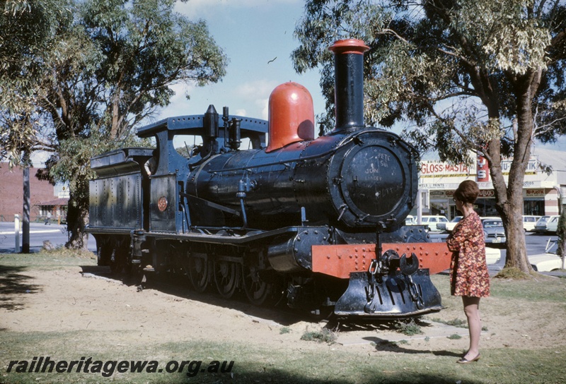 T05063
Millars G class 55 with red dome, preserved in a park, onlooker, shops, Rockingham, side and front view
