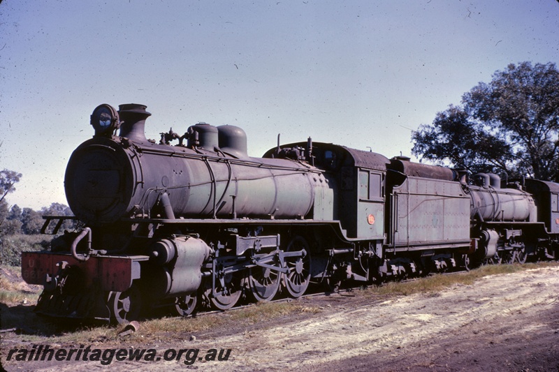 T05246
U class 661, and another U class loco, Midland, ER line, front and side view
