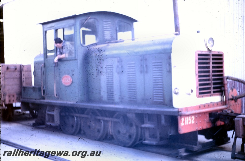 T05320
Z class 1152, driver in cab, Albany, GSR line, side and front view
