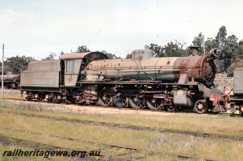 T05355
W class 935, on scrap road, Collie loco depot, BN line, side and front view
