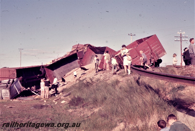 T05470
Narrow gauge derailment at Booran. No. 92 goods. EGR line. 
