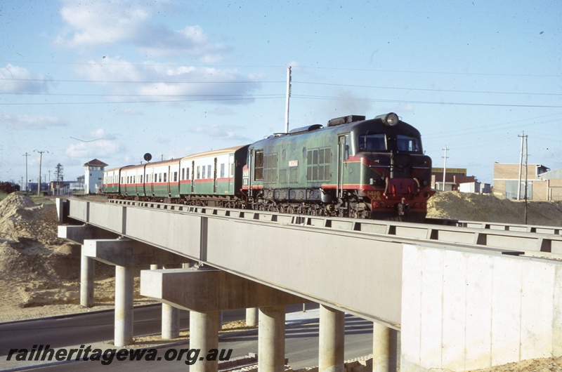 T05483
Xa class 1416 hauling Armadale passengers train over the Great Eastern Hwy Bridge Rivervale. SWR.
