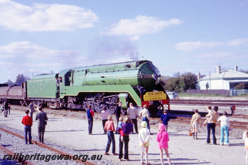 T05511
C3801 Western Endeavour at Perth terminal. ER line
