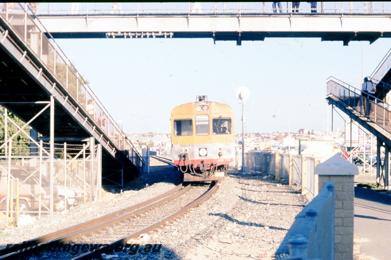 T05519
ADB class 772 head on view approaching Mt Lawley. ER line.
