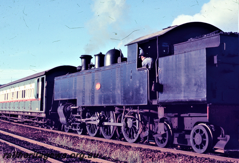 T05617
Dd class 593 hauling passenger train near Stockley. SWR line
