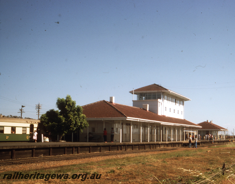 T05694
Brunswick Station. SWR line.
