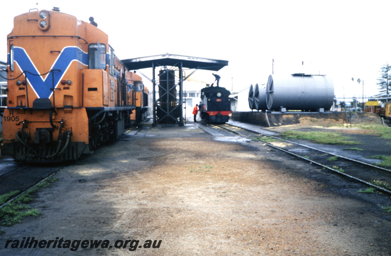 T05712
R class 1905 and G class 123 at Bunbury Locomotive Depot. SWR line.
