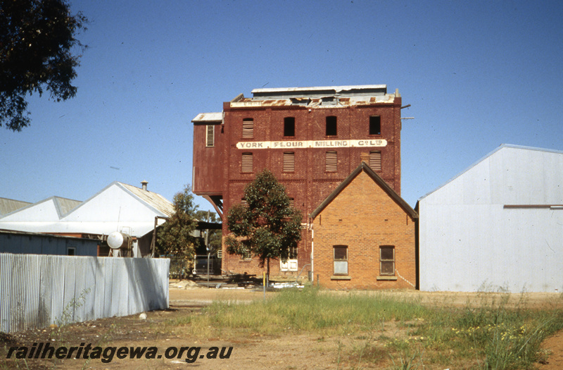 T05733
York Flour Mill Co Ltd building. GSR line.
