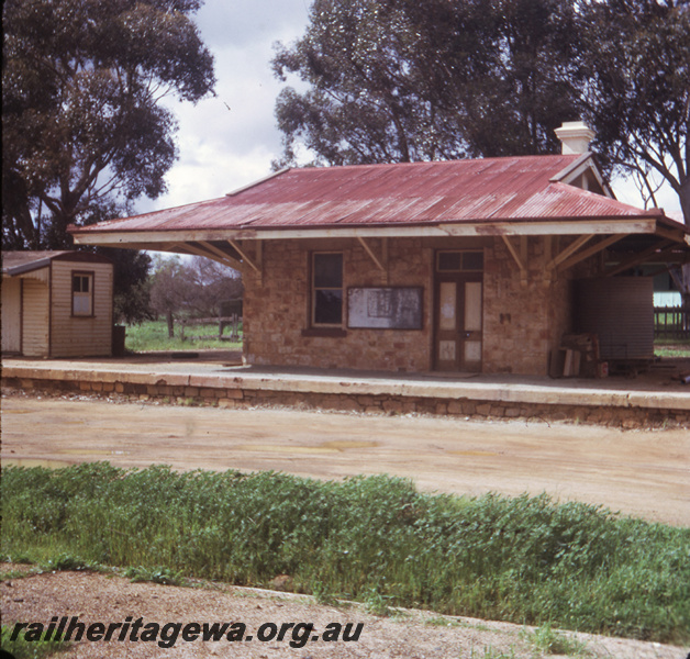 T05749
Northampton Railway Station. Trackside view, GA line
