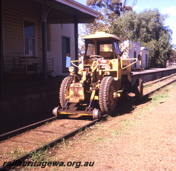 T05750
ST11 Aresco road-rail shunting tractor, Moora, front and side view, station building in photo. MR line.
