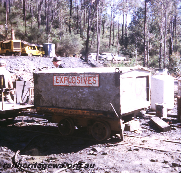 T05761
Canning Dam - dam wall extension - Gemco locomotive, ARHS outing
