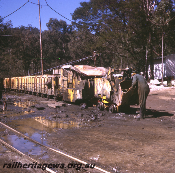 T05763
Canning Dam - dam wall extension Gemco loco with wagons loaded with rock.  ARHS outing.
