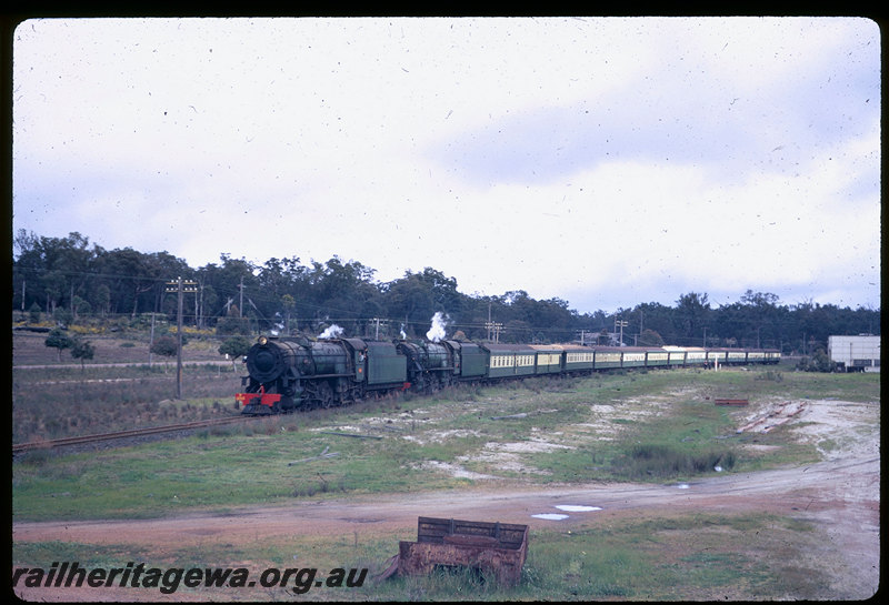 T06319
V Class 1203 and V Class 1215 with ARHS 