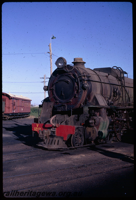 T06384
V Class 1212 equiped with a Capuchon chimney, Bunbury loco depot, ZA Class composite brakevan, brown livery

