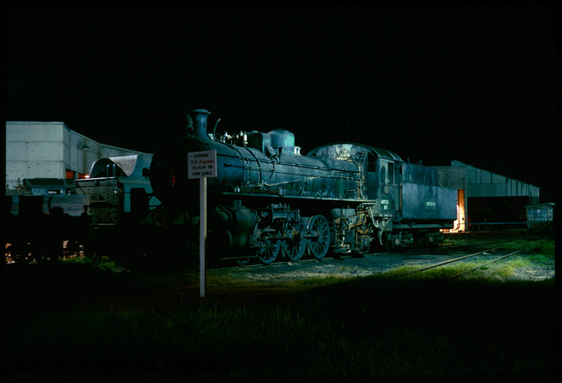T06395
PM Class 710, written off, connecting rod removed, Collie loco depot, roundhouse, turntable, night photo, warning sign, 