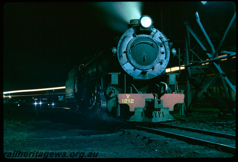 T06458
V Class 1212 equiped with a Capuchon chimney, front view, Collie loco depot, night photo

