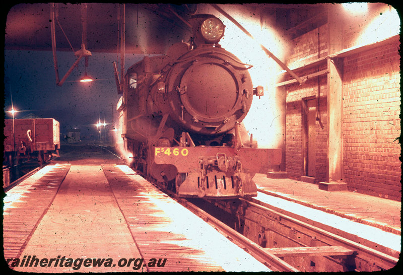 T06490
FS Class 460, Collie loco depot, running shed, inspection pit, night photo
