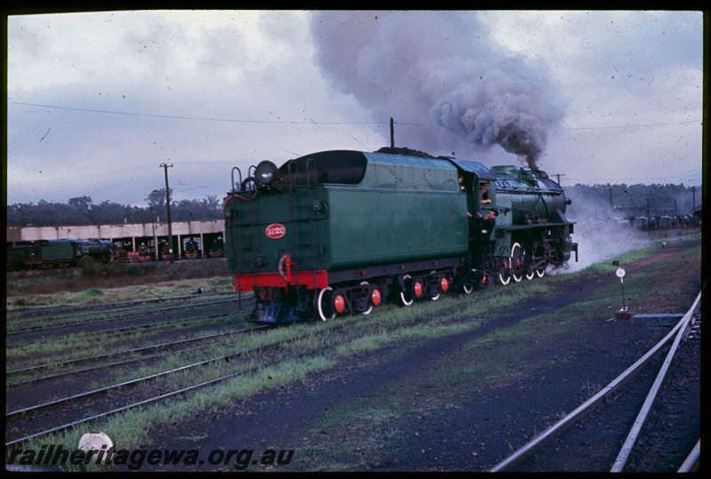 T06702
V Class 1220, shunting, preparing to head to Brunswick Junction for the ARHS 